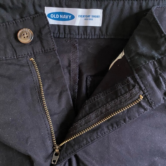 Old Navy High Rise Khaki Shorts - Picture 3 of 10